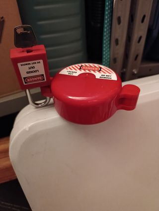 Bloqueador de llave de gas en cocina 