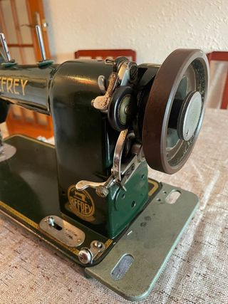 Máquina de coser Refrey