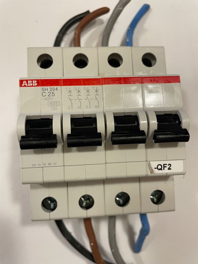 Magnetotérmico SH204-C25 4P