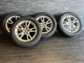 Llantas de Audi 17” y neumáticos Pirelli