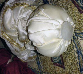 2 Bambole di porcellana con cappello
