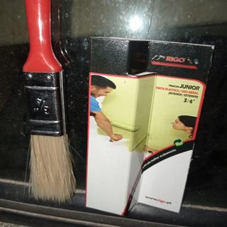 Pincel y brocha planos pintura y barniz