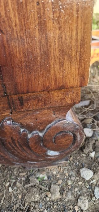 Mesa y sillas 