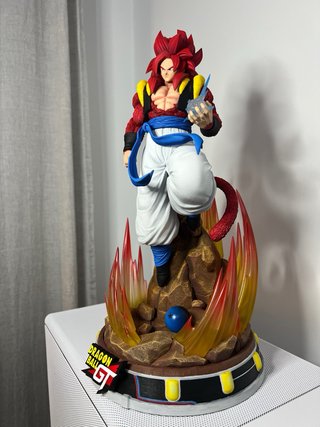 Figura resina Gojeta SSJ4 36cm