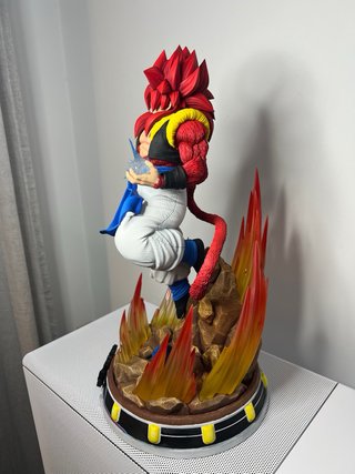 Figura resina Gojeta SSJ4 36cm