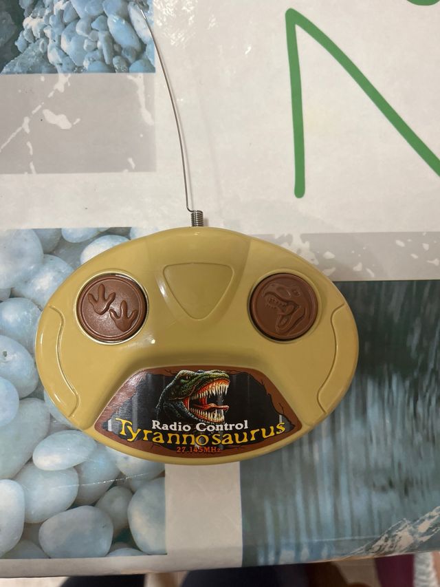 Dinosaurio rex teledirigido con mando