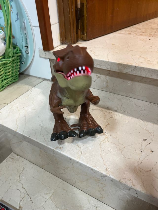 Dinosaurio rex teledirigido con mando