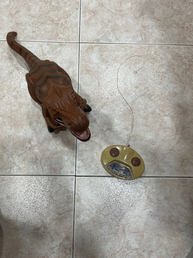 Dinosaurio rex teledirigido con mando
