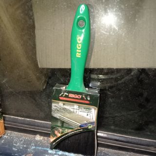 Brocha plana y pincel