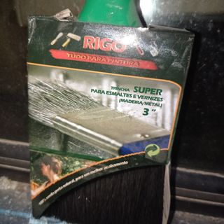 Brocha plana y pincel