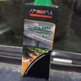 Brocha plana y pincel