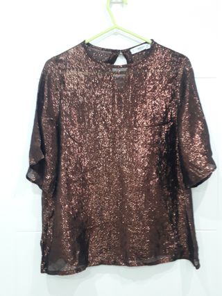 Bonita blusa/camiseta brillo de Mango 🤎