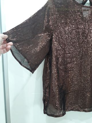 Bonita blusa/camiseta brillo de Mango 🤎