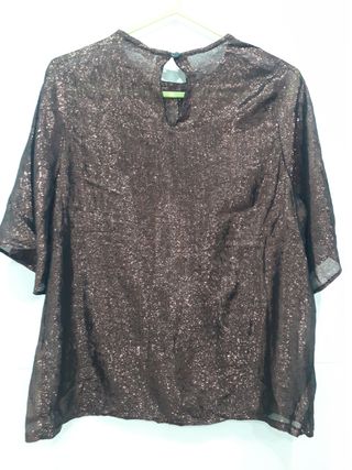 Bonita blusa/camiseta brillo de Mango 🤎