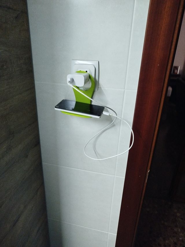 Supporto per caricabatterie per telefono cellulare 