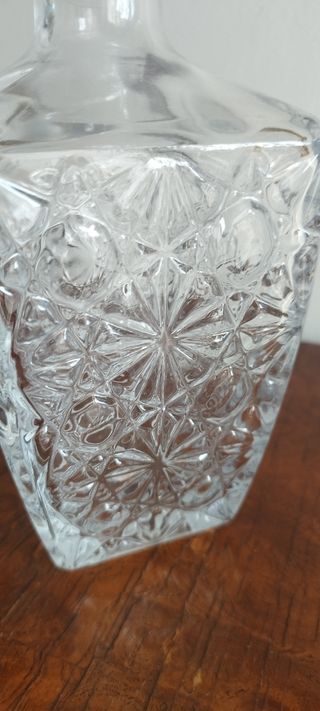 Bottiglia in vetro sfaccettata vintage