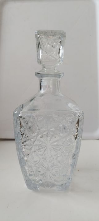 Bottiglia in vetro sfaccettata vintage