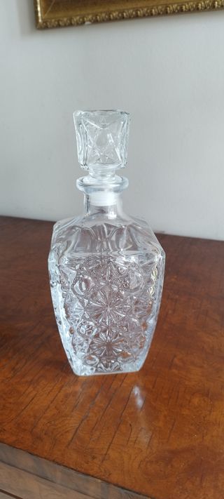 Bottiglia in vetro sfaccettata vintage