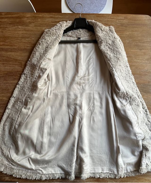 Abrigo 3/4. Cortes entallado.