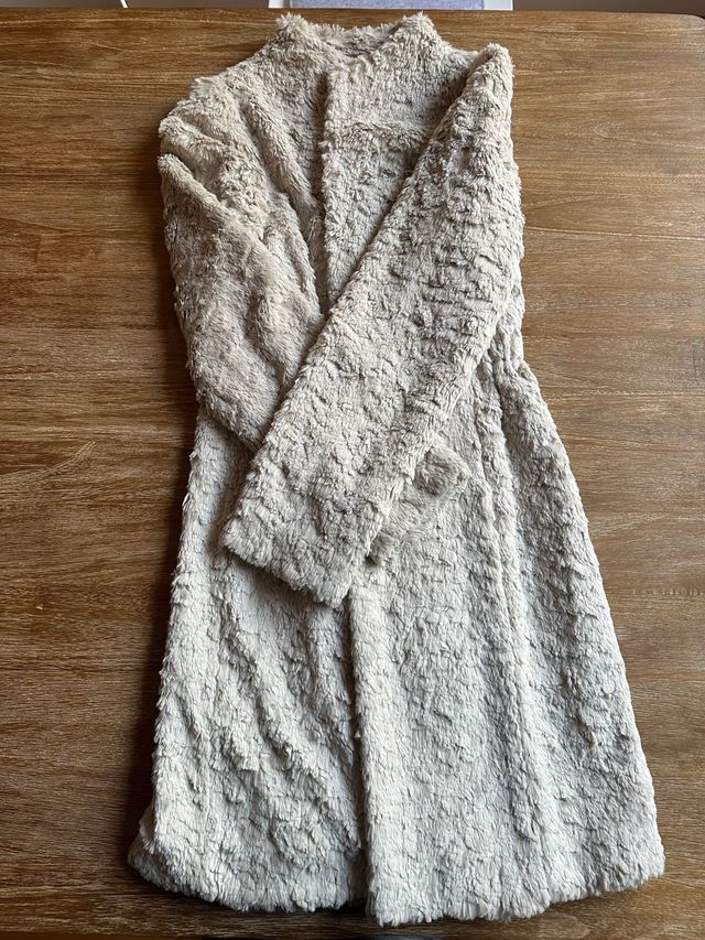 Abrigo 3/4. Cortes entallado.