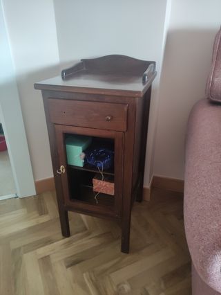 Mesa de madera imitando antigua