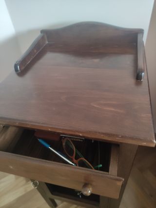 Mesa de madera imitando antigua