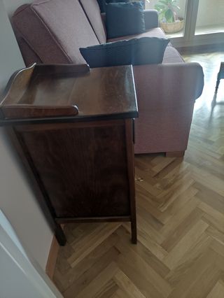 Mesa de madera imitando antigua