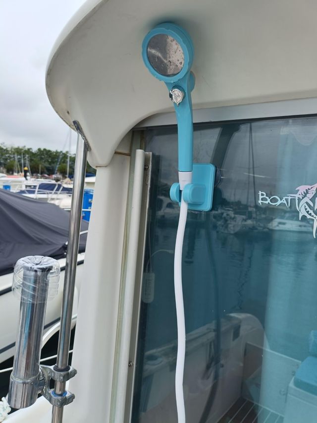 Ducha portátil con bomba y batería recargable 4500