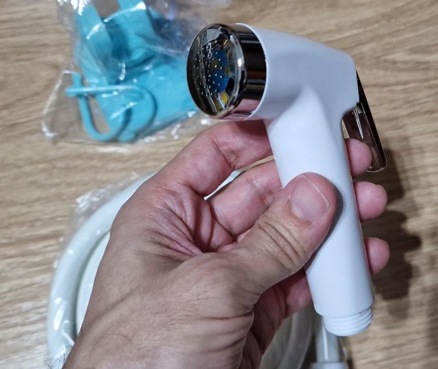 Ducha portátil con bomba y batería recargable 4500