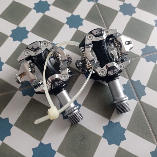 Pedales MTB marca exustar