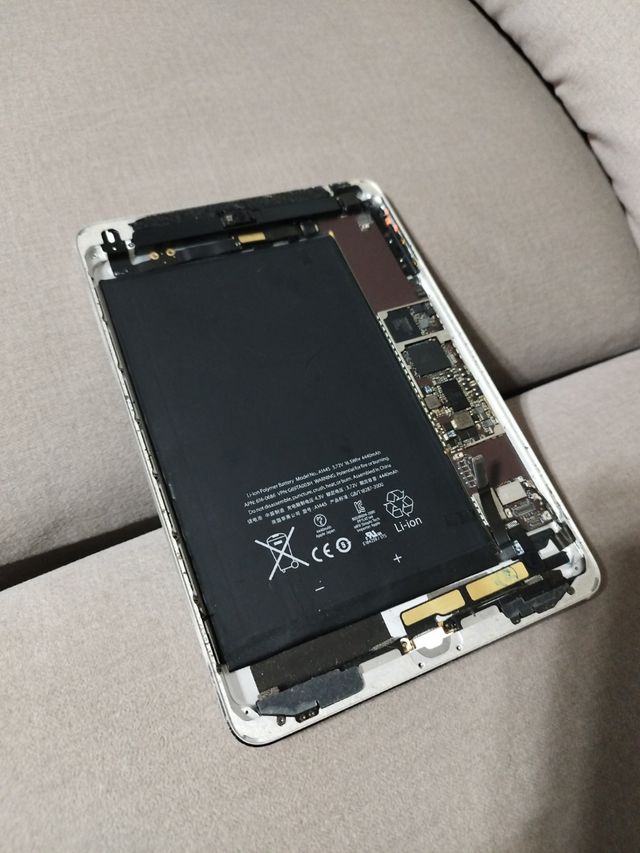 Ipad mini. Sin pantalla, para piezas.