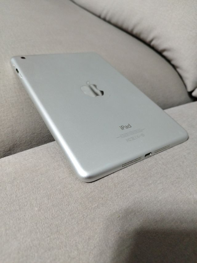 Ipad mini. Sin pantalla, para piezas.