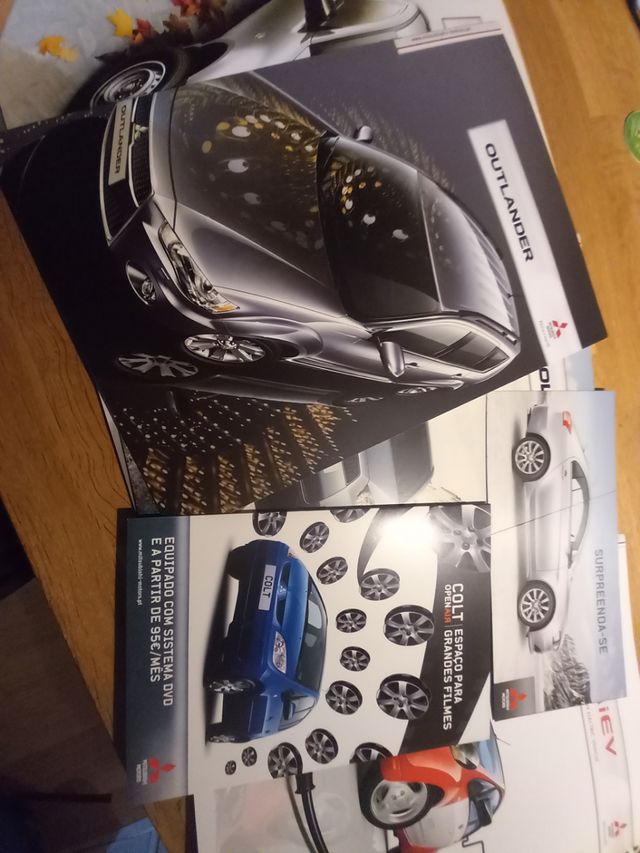 Conjunto catálogos Mitsubishi