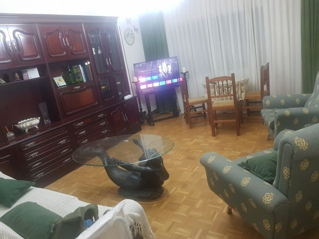 Mesa baja con sirena.