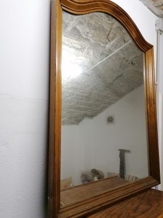 Espejo antiguo con marco de madera