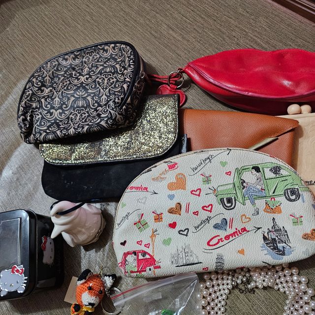 Set pochette e accessori vari