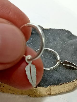 Aros pluma plata de ley 925.