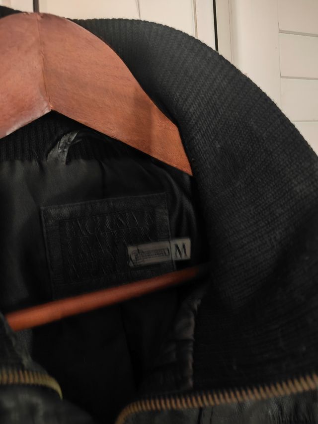 Chaqueta de piel negra