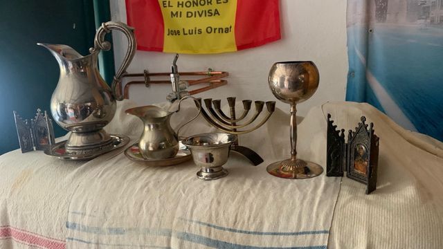 SET DI 2 PEZZI ALBACA - 2 TRITTICI DI SANTIAGO APOSTOL