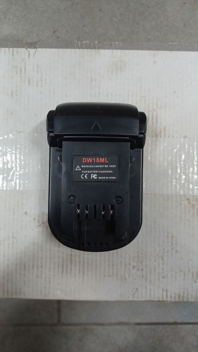 Adaptador baterías Milwaukee a Dewalt y alrevés
