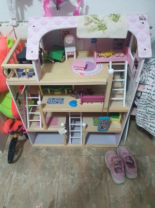 Casita de madera niña