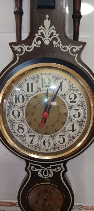 METOPA CON RELOJ E INTRUMENTO DE METEORO