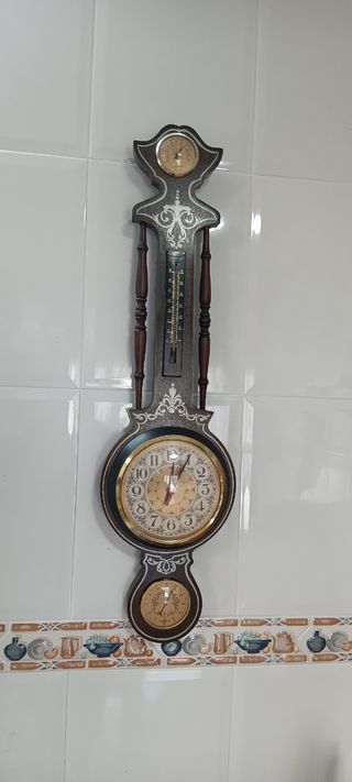 METOPA CON RELOJ E INTRUMENTO DE METEORO