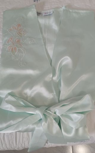 BATA/KIMONO DE DISEÑO SIN ESTRENAR DEL C. INGLÉS 