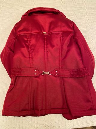 Parka mujer en un rojo tirando a oscuro