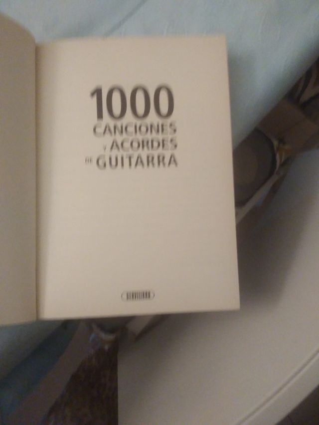 Libro mil canciones y acordes de guitarr