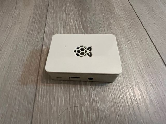 Raspberry pi 2 B V1.1 con carcasa oficial