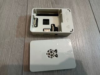 Raspberry pi 2 B V1.1 con carcasa oficial