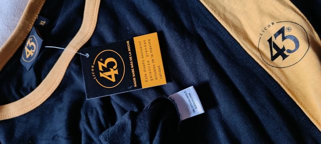 Camiseta  XL vintage licor 43