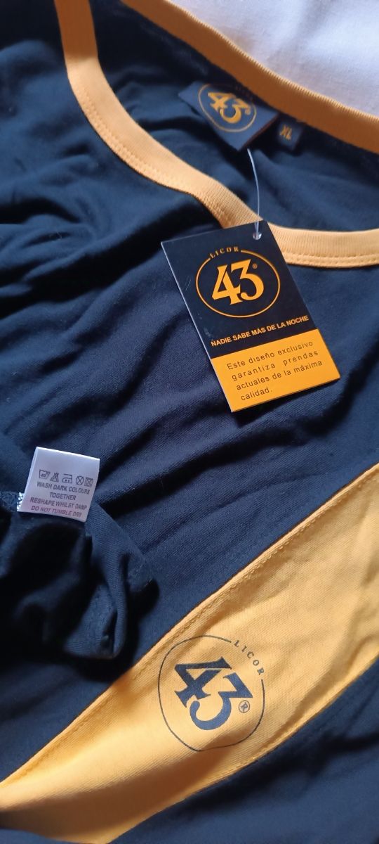 Camiseta  XL vintage licor 43
